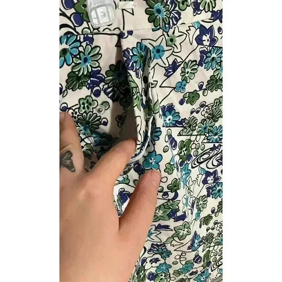 Liz Golf Women’s Floral Skort w/side Zip Hook Eye Closure, has pockets Size 14 - Picture 9 of 9